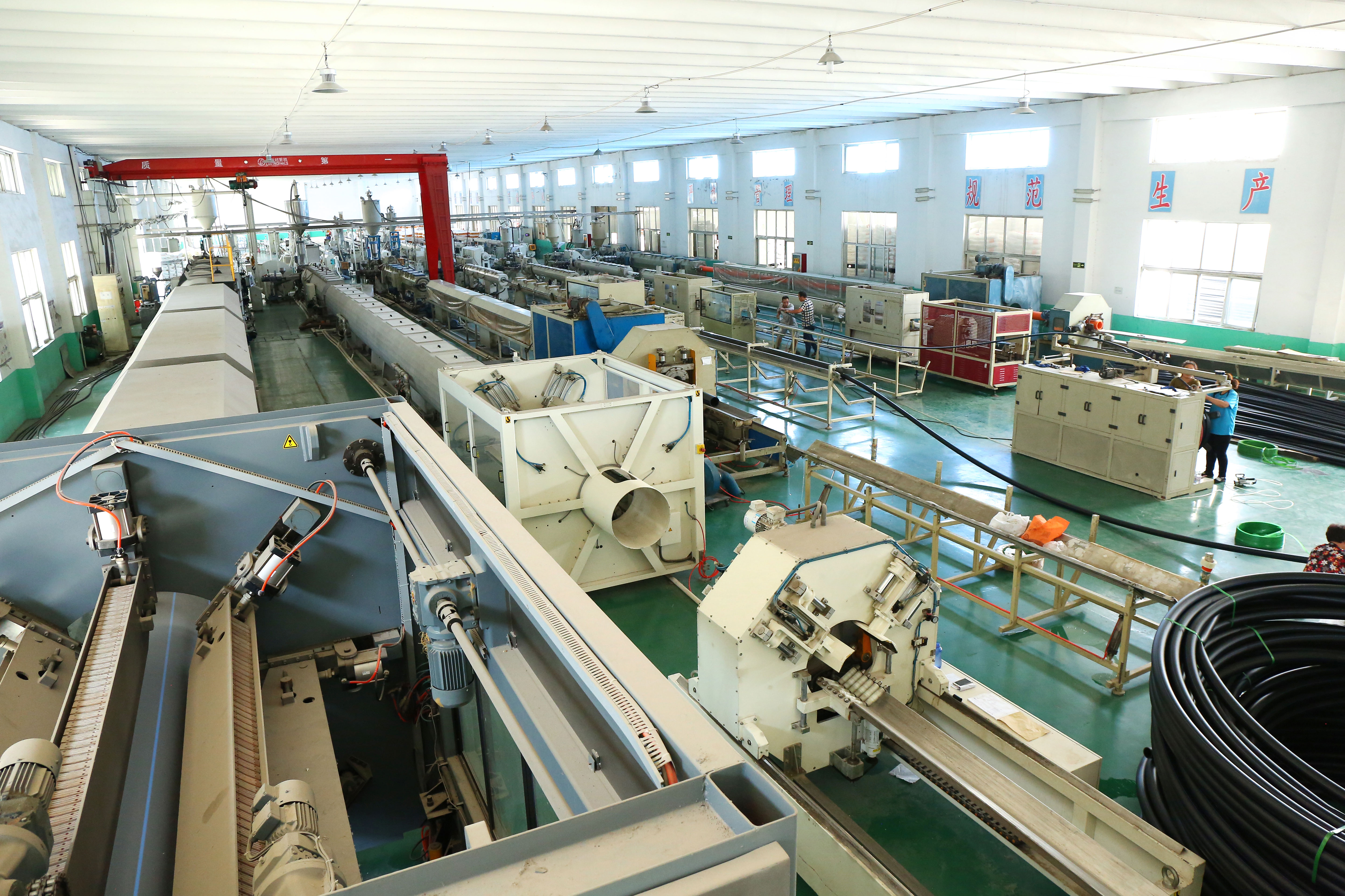 pe给水管 生产设备圣大管业